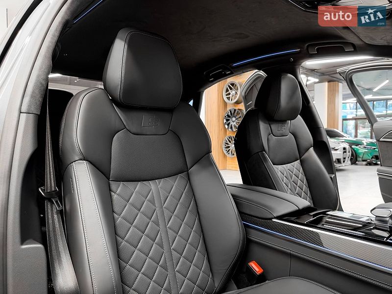 Седан Audi S8 2026 в Киеве