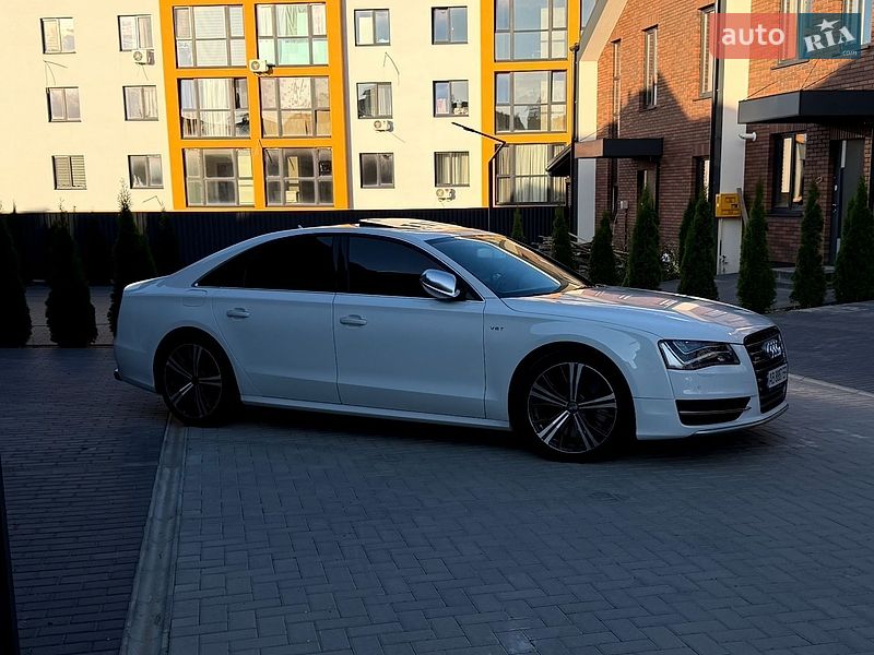 Седан Audi S8 2014 в Вінниці