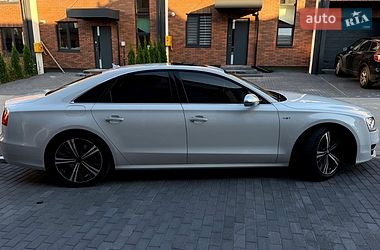 Седан Audi S8 2014 в Вінниці