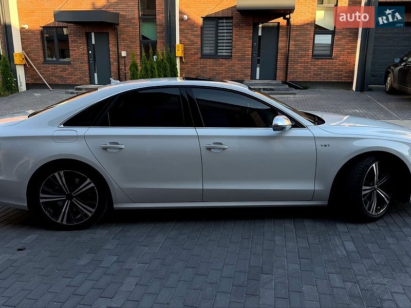 Седан Audi S8 2014 в Вінниці