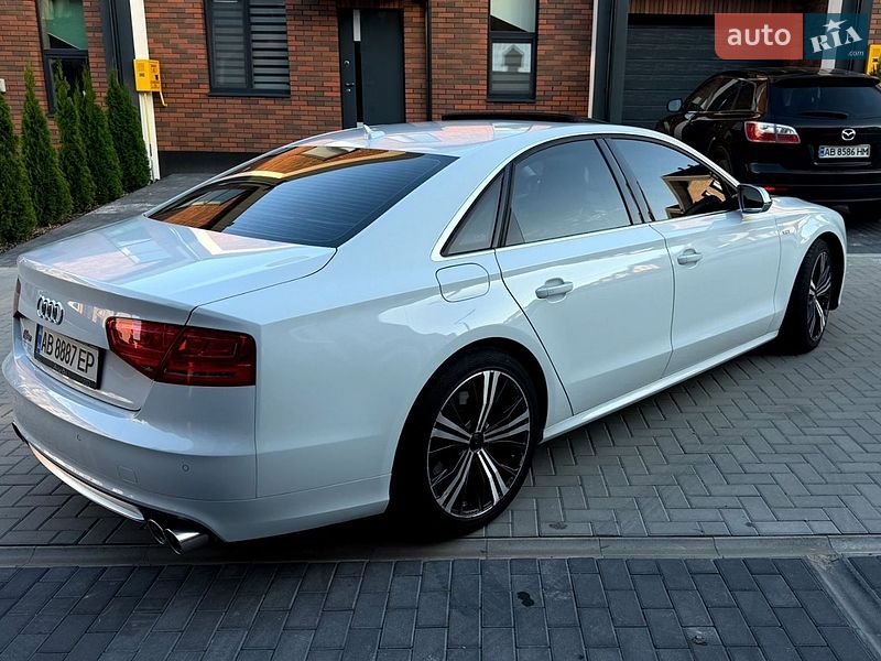 Седан Audi S8 2014 в Вінниці