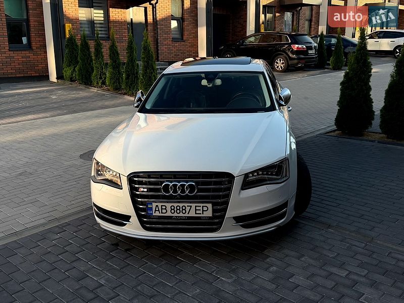 Седан Audi S8 2014 в Вінниці