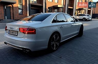 Седан Audi S8 2014 в Вінниці