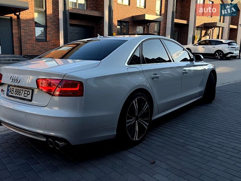 Седан Audi S8 2014 в Вінниці