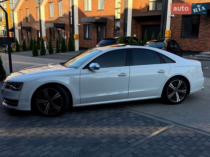 Седан Audi S8 2014 в Вінниці