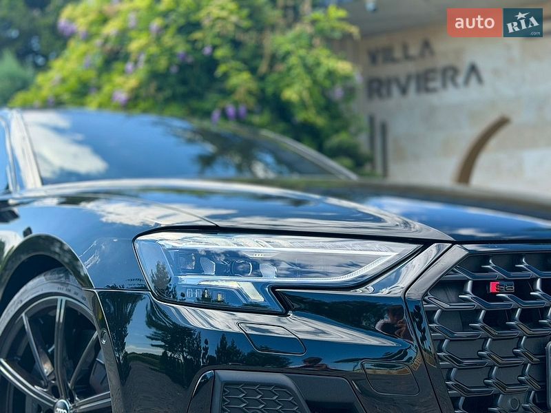 Седан Audi S8 2024 в Львове