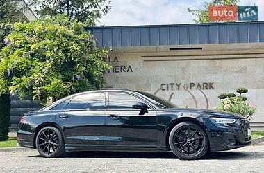 Седан Audi S8 2024 в Львове