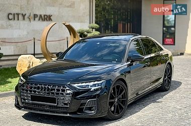 Седан Audi S8 2024 в Львове
