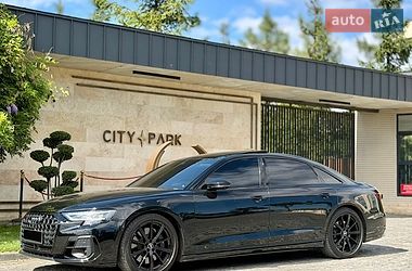 Седан Audi S8 2024 в Львове