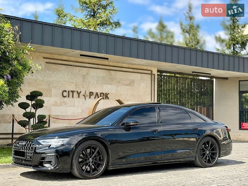 Седан Audi S8 2024 в Львове