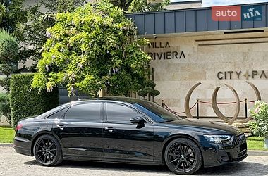 Седан Audi S8 2024 в Львове
