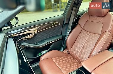 Седан Audi S8 2024 в Львове