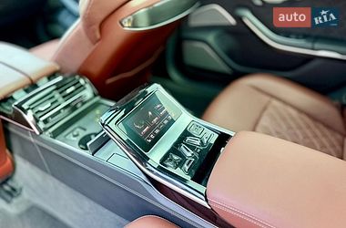 Седан Audi S8 2024 в Львове