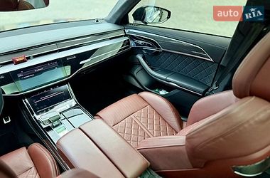 Седан Audi S8 2024 в Львове