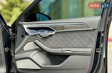 Седан Audi S8 2024 в Львове
