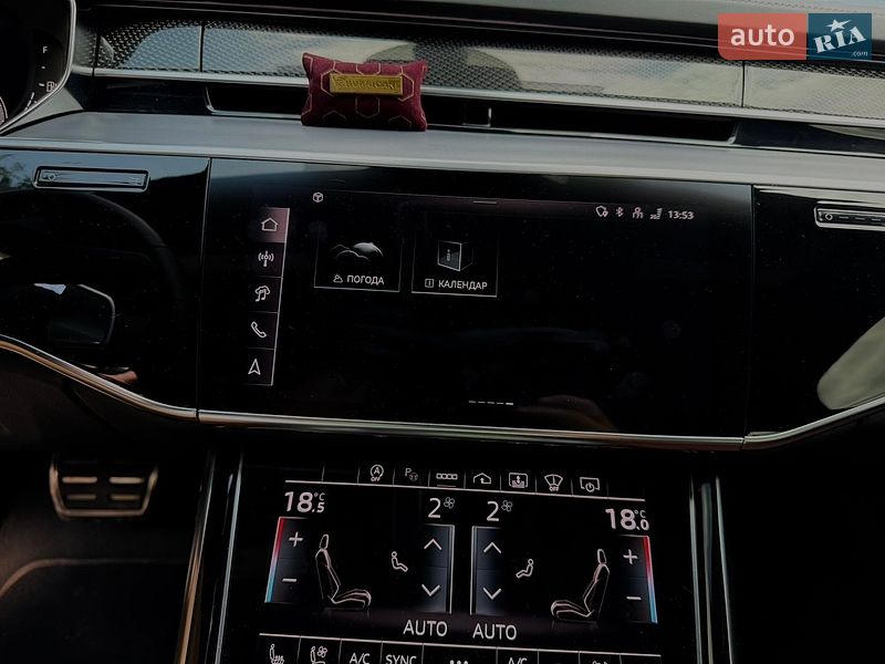 Седан Audi S8 2024 в Львове
