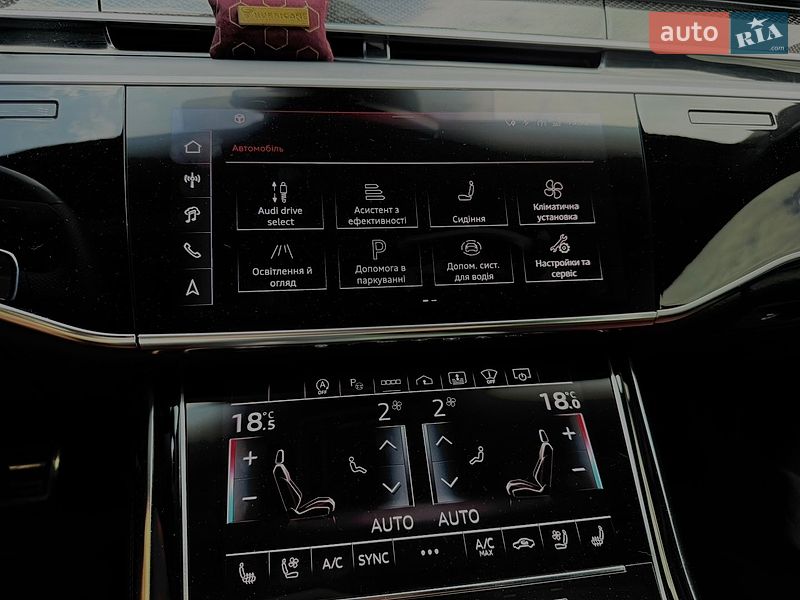 Седан Audi S8 2024 в Львове