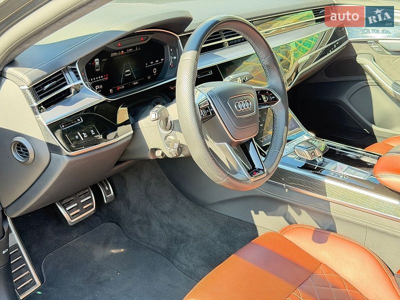 Седан Audi S8 2023 в Києві