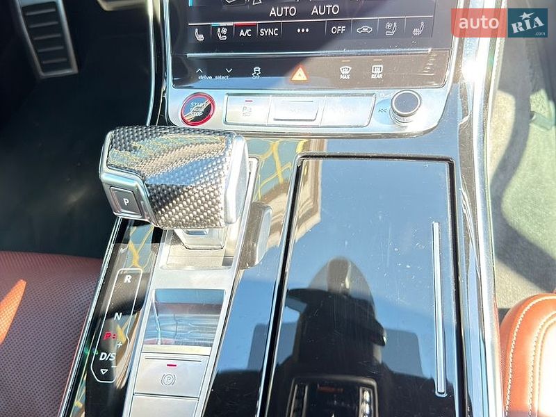 Седан Audi S8 2023 в Києві