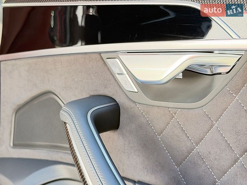 Седан Audi S8 2023 в Києві