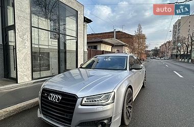 Седан Audi S8 2015 в Львові
