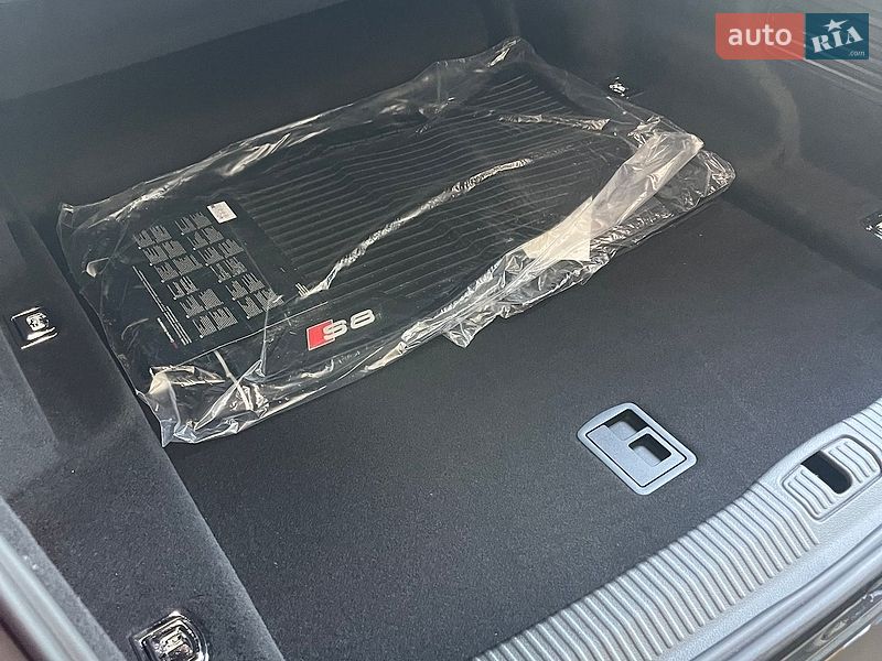 Седан Audi S8 2026 в Дніпрі