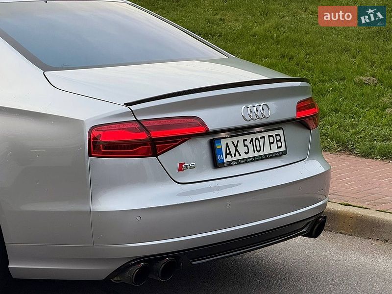 Седан Audi S8 2015 в Києві