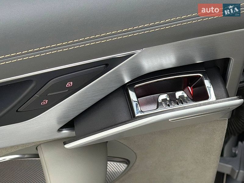 Седан Audi S8 2015 в Києві