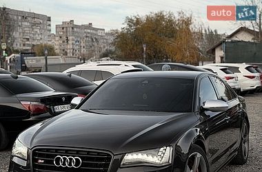 Седан Audi S8 2013 в Дніпрі