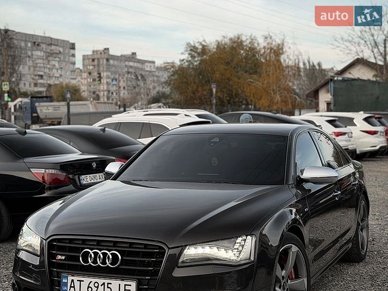 Audi S8 2013