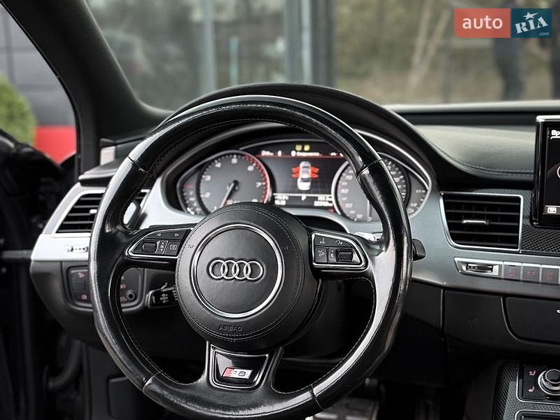 Седан Audi S8 2013 в Дніпрі