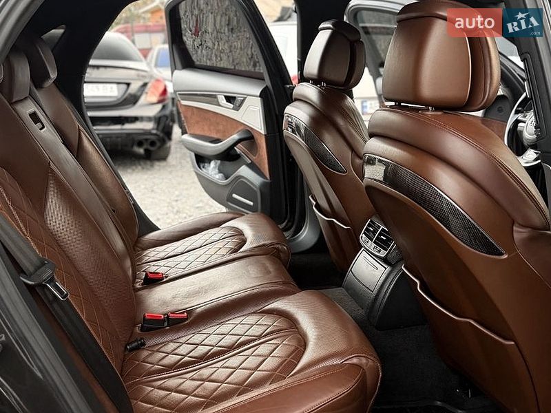 Седан Audi S8 2013 в Днепре