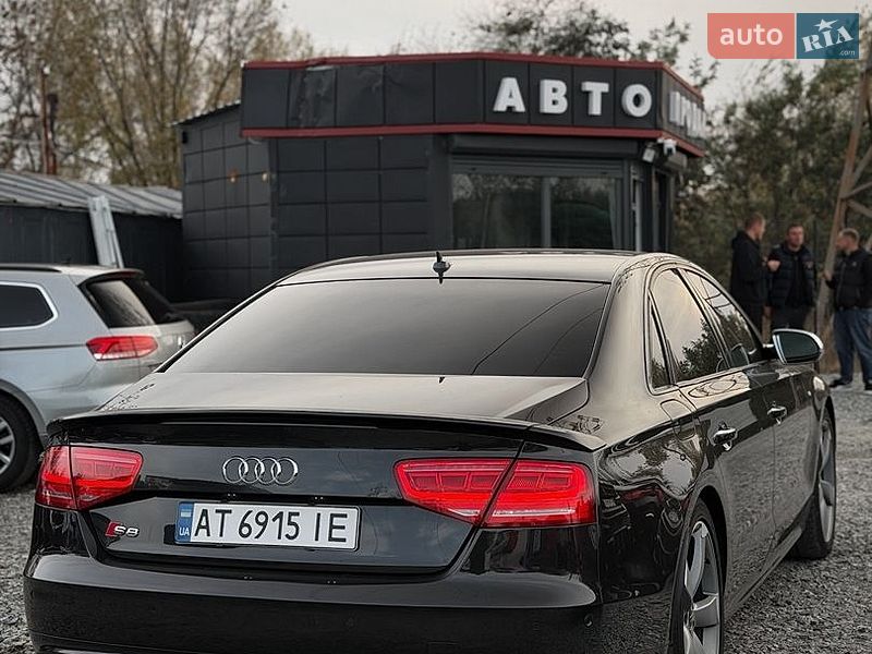 Седан Audi S8 2013 в Днепре