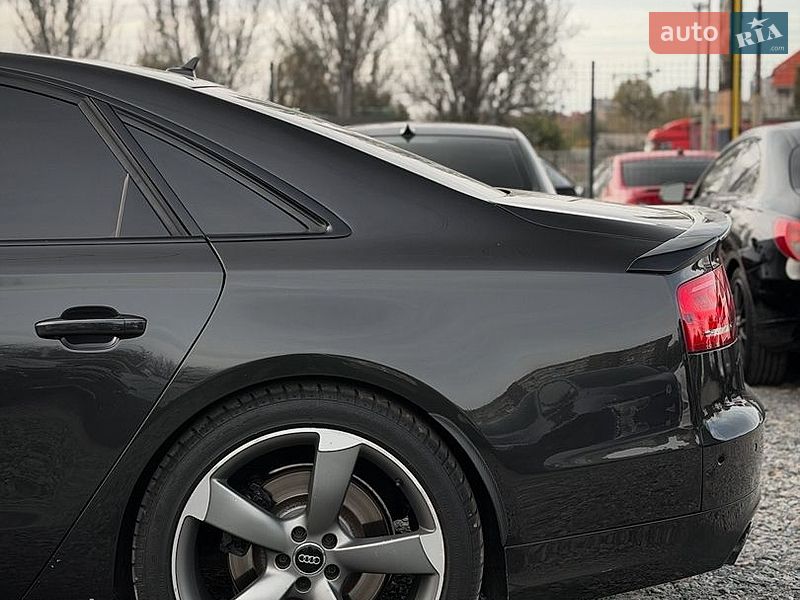 Седан Audi S8 2013 в Днепре