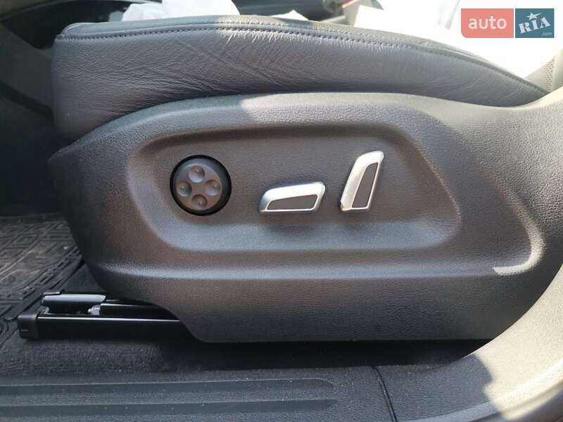 Внедорожник / Кроссовер Audi SQ5 2015 в Львове