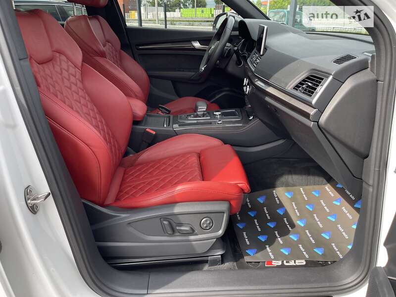 Внедорожник / Кроссовер Audi SQ5 2019 в Ровно