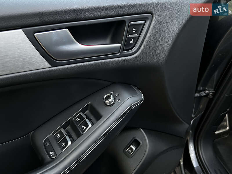 Внедорожник / Кроссовер Audi SQ5 2015 в Мукачево
