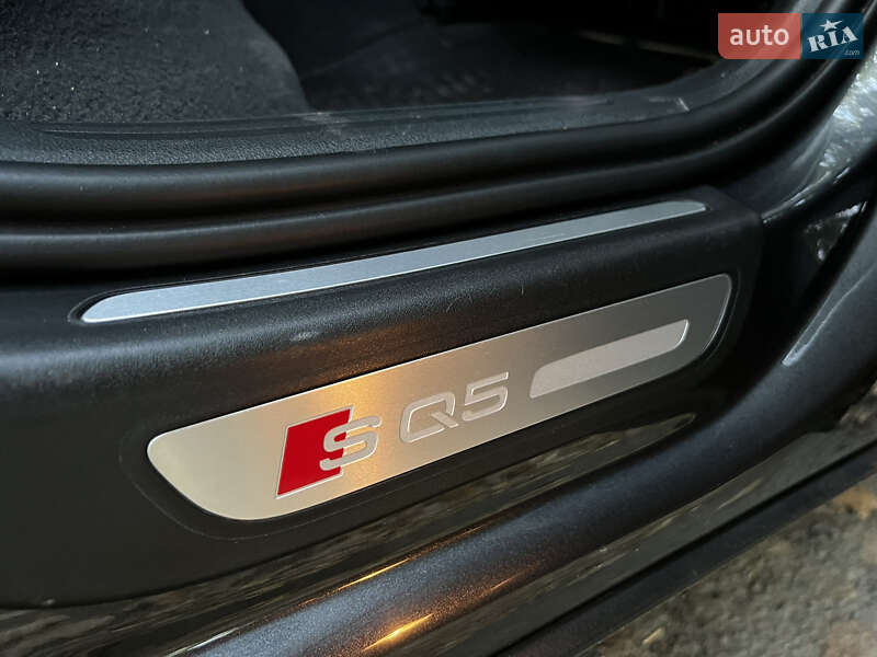Внедорожник / Кроссовер Audi SQ5 2015 в Мукачево