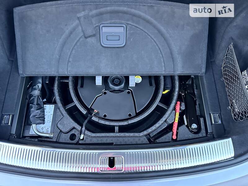 Внедорожник / Кроссовер Audi SQ5 2019 в Ровно