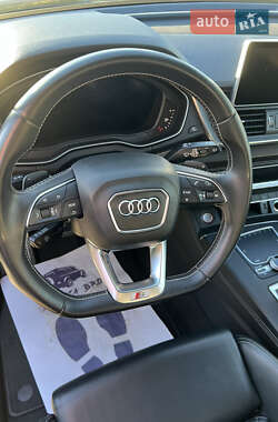 Внедорожник / Кроссовер Audi SQ5 2019 в 