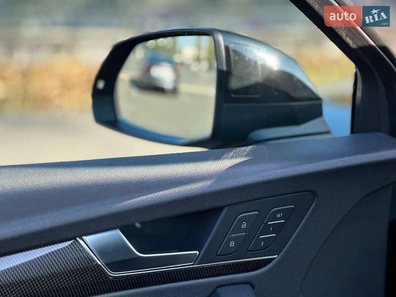 Внедорожник / Кроссовер Audi SQ5 2019 в Киеве