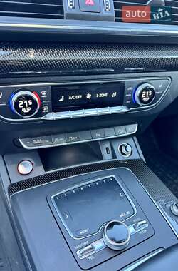 Внедорожник / Кроссовер Audi SQ5 2018 в 