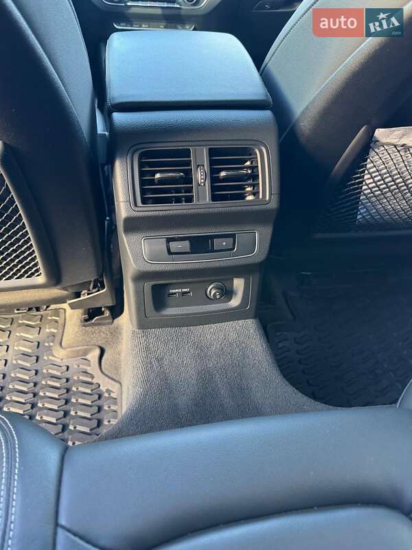 Внедорожник / Кроссовер Audi SQ5 2022 в Киеве