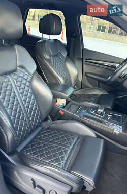 Внедорожник / Кроссовер Audi SQ5 2018 в 