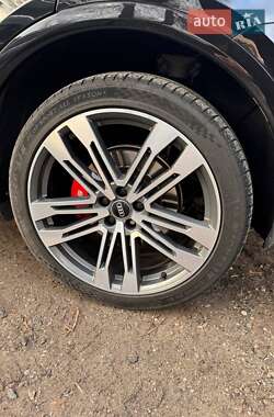 Позашляховик / Кросовер Audi SQ5 2018 в 