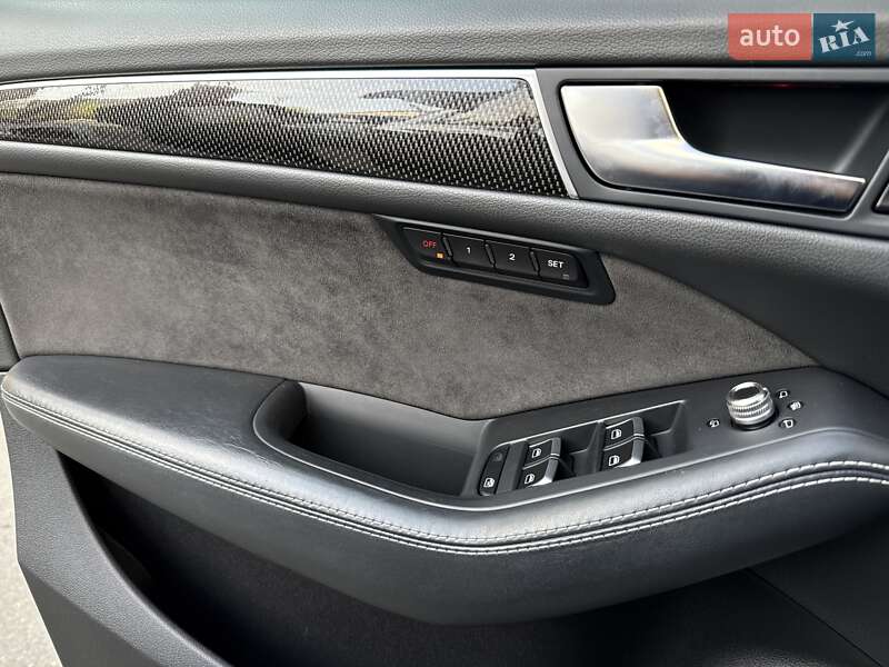 Внедорожник / Кроссовер Audi SQ5 2015 в Киеве