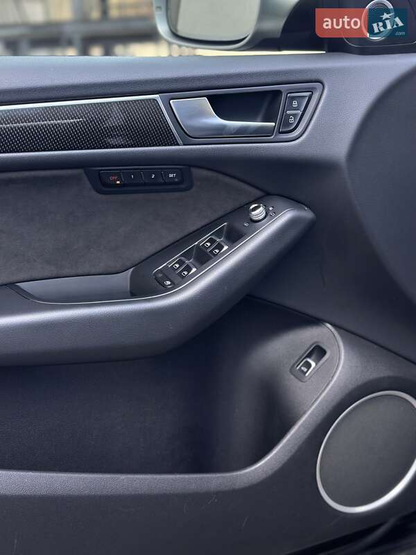 Позашляховик / Кросовер Audi SQ5 2014 в Києві