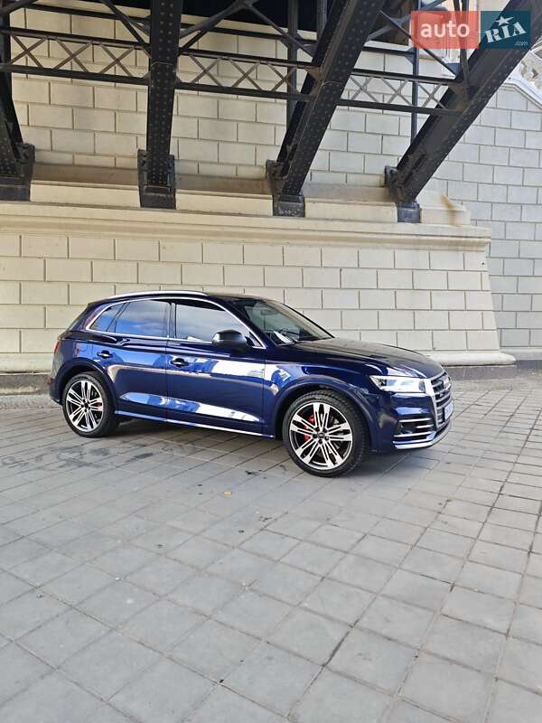 Позашляховик / Кросовер Audi SQ5 2018 в 