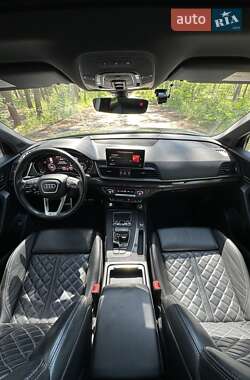 Внедорожник / Кроссовер Audi SQ5 2017 в 
