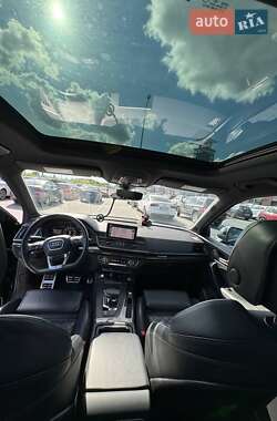 Внедорожник / Кроссовер Audi SQ5 2017 в 